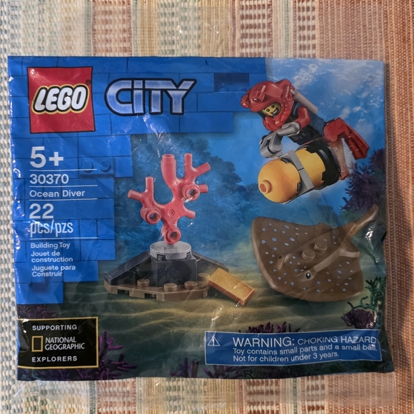 LEGO City Mini Polybag Sets / 30665 , 30663, 30370, & 30590 - Picture 5 of 6